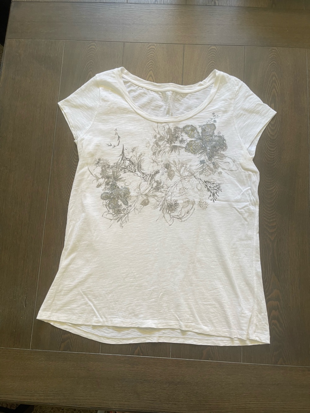 White Floral Graphic Scoop Neck Women's Top. Size XL.